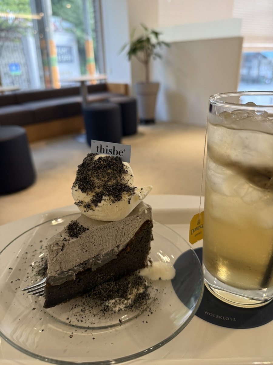 Black sesame cake