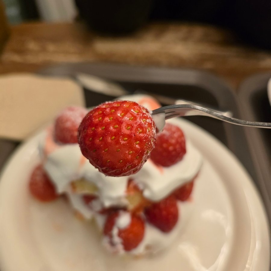 Strawberry bingsu
