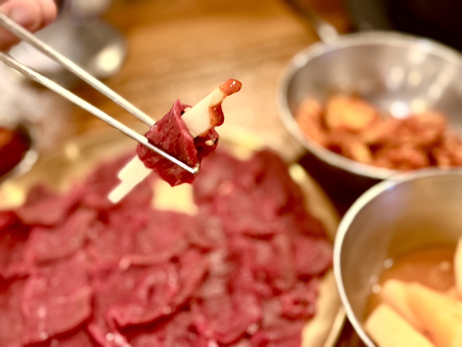 Raw beef sashimi