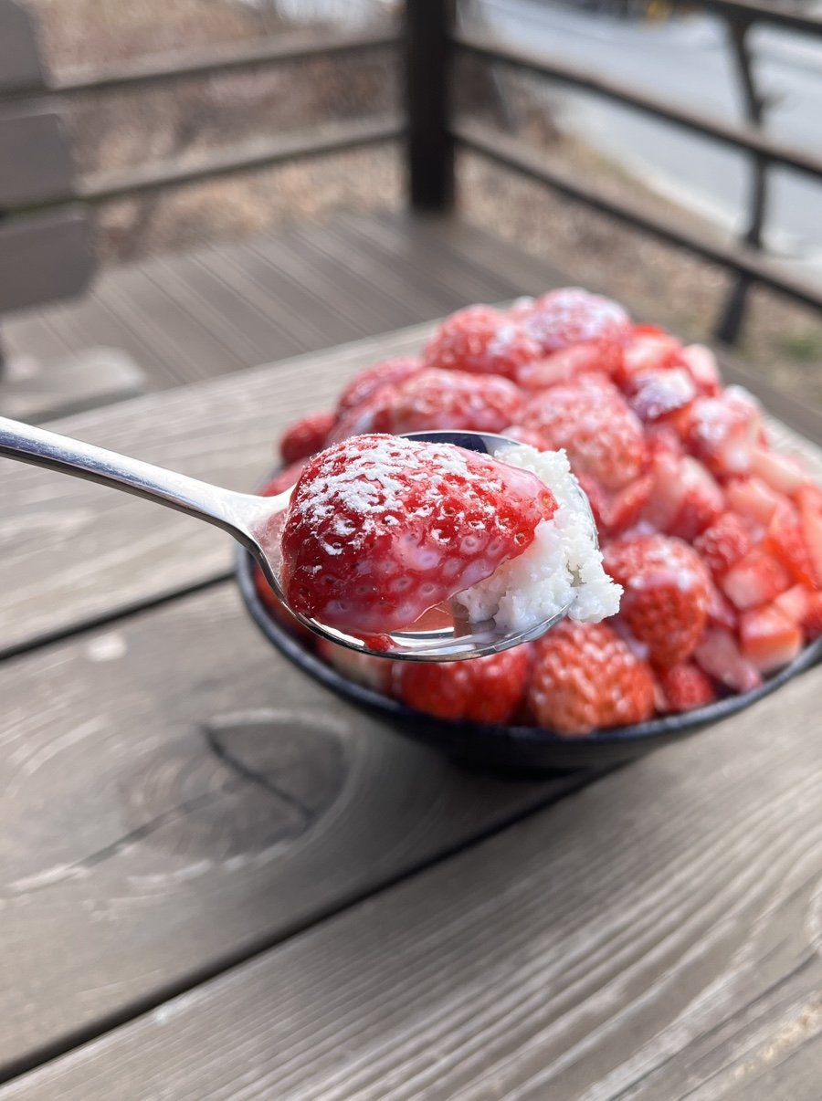 Strawberry bingsu